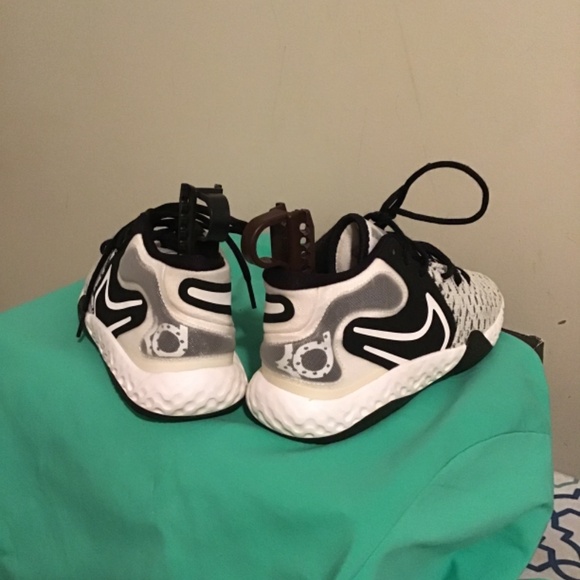 😎Nike’s Kelvin Durant size 3.5Y, new condition, see photos, immaculate sneakers - Picture 5 of 7